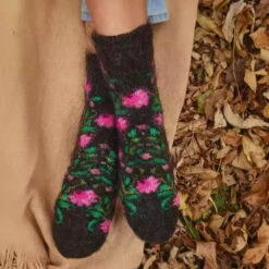 Siberia Spirit Pink Peonies Crew Socks -Shoes Shop Pink flowers black wool socks 720x d715e5d2 bcc9 44f2 b16d e84d90d2149c